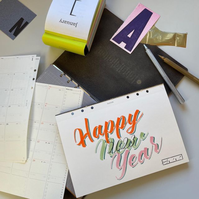 Happy New Year to all PLOTTERs!!

2023年もみなさまにとって素晴らしい一年でありますように！

.
.
.
.
.
.
.
.
.
#plotter #plotter_life #drawtoday #shapetomorrow #planner #planneraddict #creativelife #stationeryaddict #simple #memo #design #writing #binder #refill
#プロッター #クリエイティブ #アイデア #リフィル #シンプル #ミニ5サイズ #レザーバインダー　#美しい艶 #グリーン #経年変化 #システム手帳 #プエブロ #経年変化 #2023　#happynewyear　#あけましておめでとうございます