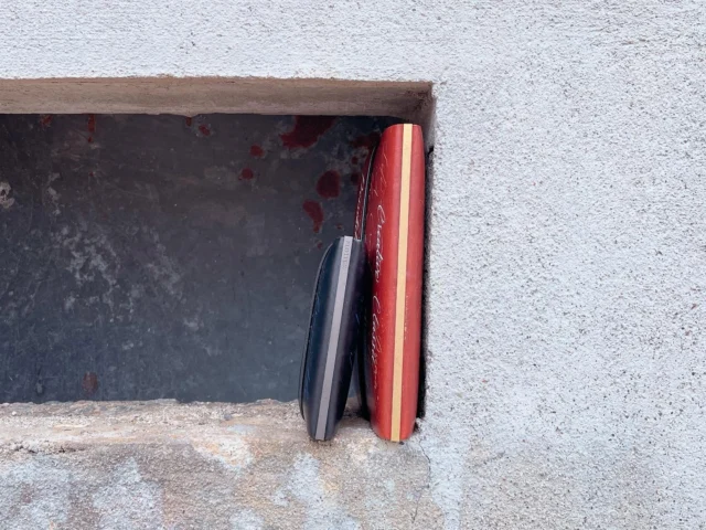 革と真鍮を組み合わせたレザーバインダーは、どんな素材とも相性が良い。

The leather binder, a combination of leather and brass, works well with any material and any situation.

@amakusa_islandstory 
.
.
.
.
.
.
.
.
#plotter #plotter_life #drawtoday #shapetomorrow #planner #planneraddict #creativelife #stationeryaddict #simple #memo #design #writing #binder #refill
#プロッター #クリエイティブ #アイデア  #シンプル #レザーバインダー　#美しい艶  #手帳会議 #システム手帳 #経年変化 #天草ドライブ　#leather #brass