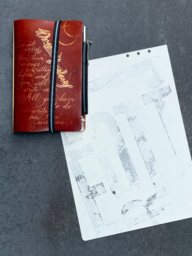 PLOTTERフラッグシップショップのオープンを目前にして、PLOTTERらしい遊び心をいろいろと制作中。A4サイズのタイポグラフィアートポスターを印刷の原点である木版で遊び切った。タイポグラフィデザインはまさにPLOTTERの心臓部。そして、木版アナログのいい感じの制約感が、かえって創造心を掻き立てるから不思議だ。いつか、この世界も、プロダクトとして、アートとして、皆さんのお手元に届けられればと夢見つつ。

With the opening of the PLOTTER flagship store just around the corner, we are working on a variety of playful designs that are uniquely PLOTTER. A4 size typographic art posters were made using woodblock printing, the origin of printing, for fun. Typographic design is the heart of PLOTTER. And it is amazing that the nice sense of restriction of the woodblock-printed analog prints stirs our creative spirit. We are still dreaming of one day bringing this world to you as a product or as an art form.
.
.
.
.
.
.
.
.
#plotter #plotter_life #youareaplotter #プロッター #フラッグシップ #直営店 #原宿 #flagshipstore　#a4 #a4ポスター ＃ポスター #plotter_art ＃ポスターアート　#タイポグラフィー