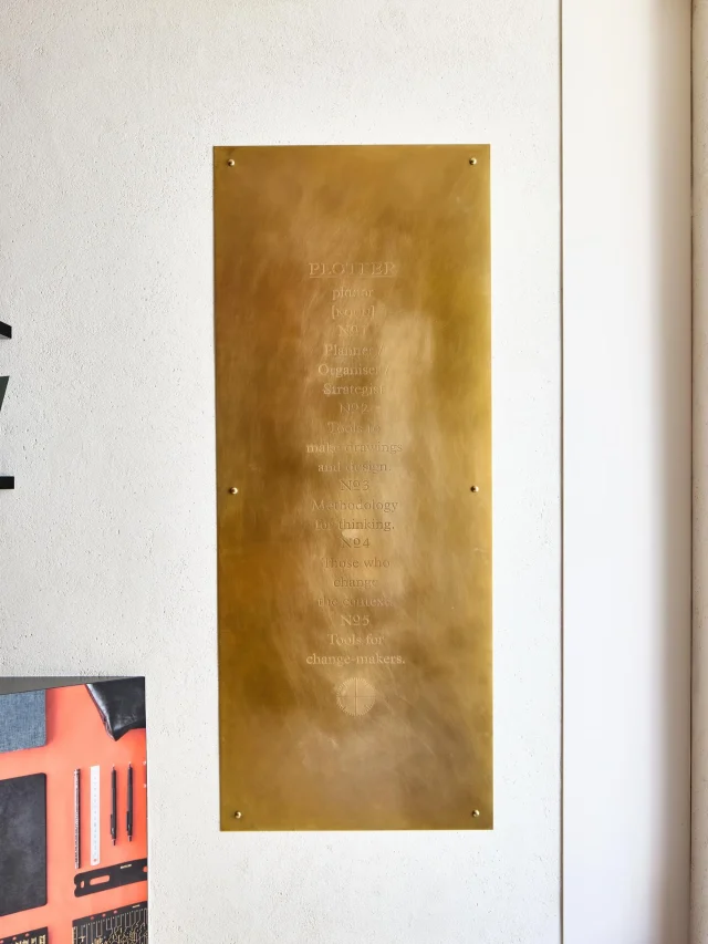 PLOTTERTOKYOの扉を開けてまず目に飛び込んでくるのがこれ。極薄の真鍮板にPLOTTERのプロダクトコンセプトを刻み込んだ、等身大のスペシャルなプレート。真鍮はレザーバインダーでもフル活用している、PLOTTERのアイコンマテリアル。ご来店のたびに触れていただければ、数年後はいい感じにエイジングしていることでしょう。

Opening the door to PLOTTERTOKYO, this is the first thing that catches your eye. A life-sized special plate, engraved with PLOTTER's product concept onto an ultra-thin brass sheet. Brass is PLOTTER's iconic material, fully utilized even in our leather binders. If you touch this every time you visit, it should develop a nice patina over the years.

.
.
.
.
.
.
#plotter #plotter_life #youareaplotter #プロッター #フラッグシップ #直営店 #原宿 #flagshipstore