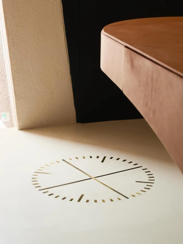 PLOTTERたちが向かう方向示してくれるもの。それがPLOTTER TOKYOにはあります。真鍮製のPLOTTERサークルマーク。

PLOTTER TOKYO has something that shows the direction PLOTTERs are heading. A brass PLOTTER circle mark.

.
.
.
.
.
#plotter #plotter_life #youareaplotter #プロッター #フラッグシップ #直営店 #原宿 #flagshipstore