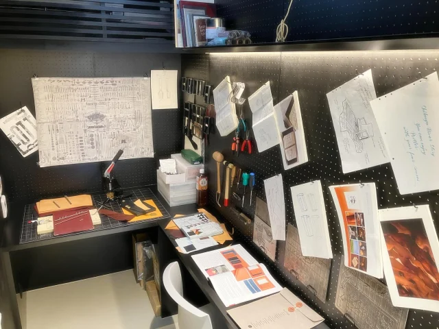 日々小さな変化があるPLOTTER TOKYO。手を動かしてアイデアが生まれる空間はPLOTTERの心臓部です。　

PLOTTER TOKYO undergoes small changes every day. The space where ideas are born through hands-on work is the heart of PLOTTER.

@plotter_jp 
.
.
.
.
.
#plotter #plotter_life #youareaplotter #プロッター #フラッグシップ #直営店 #原宿 #flagshipstore