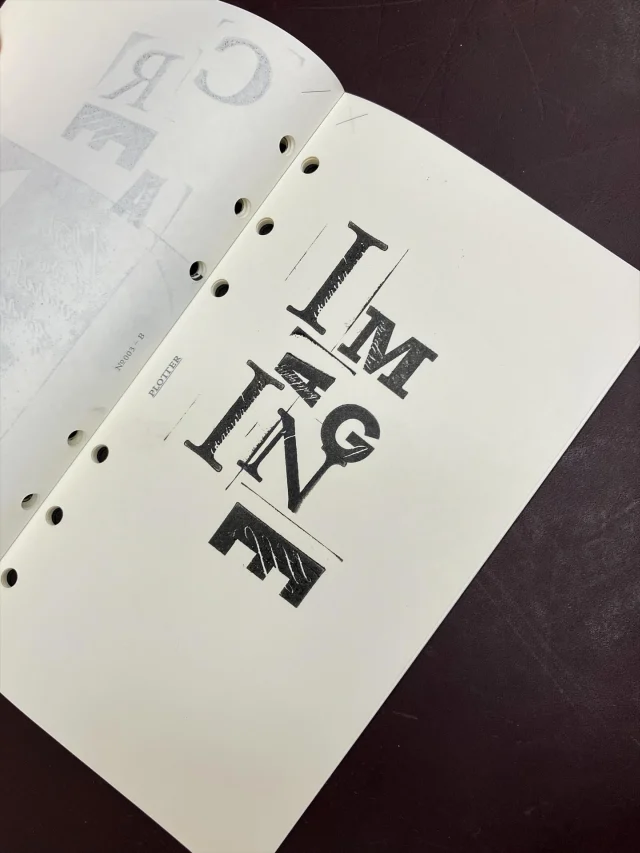 お客様のスタンプ体験をご紹介！
“IMAGINE“
—

【PLOTTER TOKYOオリジナルスタンプ】

11月26日(水)より、
PLOTTER TOKYOオリジナルスタンプを
2階奥の工房スペースに設置いたします。

バインダーに押すもよし。
自分だけのリフィルを作るのもよし。

プロデューサーのアイディアが詰まったスペースで
ぜひクリエイティブ体験を楽しんでください！

※アルファベットによって大きさが異なります
※混雑時はお一人様10分程度でスタッフがお声掛けさせていただきます
※お召し物が汚れないようご注意ください
※スタッフ・プロデューサーによる押印は行っておりません
※スタンプ押印後の商品返品・交換は承れませんのでご了承のほどお願いいたします
.
.
Starting Wednesday, November 26th,
PLOTTER TOKYO original stamps will be available in the workshop space at the back of the second floor.

Stamp them on your binder.
You can also create your own custom refills.

Enjoy a creative experience in a space filled with our producers' ideas!

*Sizes vary by alphabet.
*During busy periods, staff will assist each customer within 10 minutes.
*Please take care not to stain your clothing.
*Stamps will not be stamped by staff or producers.
*Please note that we cannot accept returns or exchanges after stamping.