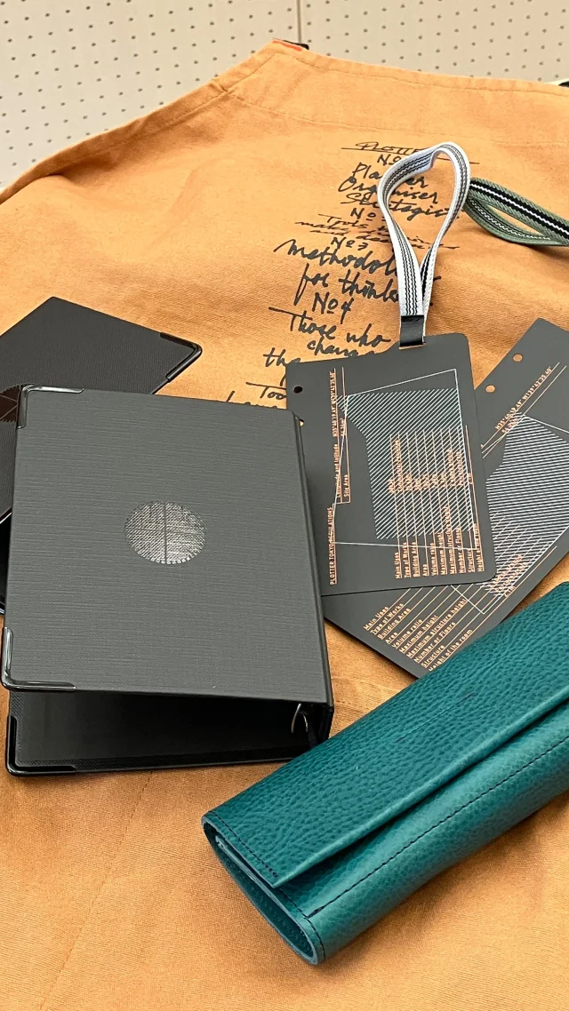 .
▶︎12.10 Wed 発売商品◀︎

リフィルストレージ
•A5サイズ：¥2,970(税込)
•バイブルナローサイズ：¥2,640(税込)
•ミニサイズ：¥2,530(税込)
•M5サイズ：¥2,420(税込)

ーPLOTTER TOKYO limited
ロールペンケース　ミニ
ブラック／ブラウン／ブルー
¥9,350(税込)

バンドリフター
•A5サイズ：¥1,540(税込)
•バイブルサイズ：¥1,430(税込)
•ナローサイズ：¥1,430(税込)
•ミニサイズ：¥1,430(税込)
•M5サイズ：¥1,430(税込)

フラットポーチM5
¥1,540(税込)

@plotter_jp 
.
.
.
.
.
#plotter #plotter_life #youareaplotter #プロッター #フラッグシップ #直営店 #原宿 #flagshipstore　#カリグラフィ #calligraphy