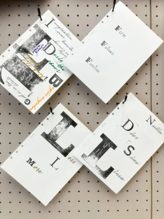 PLOTTER TOKYOに来たらスタンプ体験をぜひ！
頭文字をスタンプにして、いろいろなメッセージを書いて皆ました。

When you visit PLOTTER TOKYO, be sure to try the stamp experience!
I made a stamp with my initials and wrote various messages.

—

【PLOTTER TOKYOオリジナルスタンプ】

11月26日(水)より、
PLOTTER TOKYOオリジナルスタンプを
2階奥の工房スペースに設置いたします。

バインダーに押すもよし。
自分だけのリフィルを作るのもよし。

プロデューサーのアイディアが詰まったスペースで
ぜひクリエイティブ体験を楽しんでください！

※アルファベットによって大きさが異なります
※混雑時はお一人様10分程度でスタッフがお声掛けさせていただきます
※お召し物が汚れないようご注意ください
※スタッフ・プロデューサーによる押印は行っておりません
※スタンプ押印後の商品返品・交換は承れませんのでご了承のほどお願いいたします
.
.
Starting Wednesday, November 26th,
PLOTTER TOKYO original stamps will be available in the workshop space at the back of the second floor.

Stamp them on your binder.
You can also create your own custom refills.

Enjoy a creative experience in a space filled with our producers' ideas!

*Sizes vary by alphabet.
*During busy periods, staff will assist each customer within 10 minutes.
*Please take care not to stain your clothing.
*Stamps will not be stamped by staff or producers.
*Please note that we cannot accept returns or exchanges after stamping.