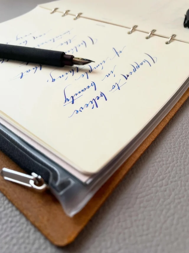 I happen to believe in beauty of simple things.
I believe that the most uninteresting thing can be very interesting.

Saul Leiter 
.
.
.
.
.
.
.
.
#plotter #plotter_life #drawtoday #shapetomorrow