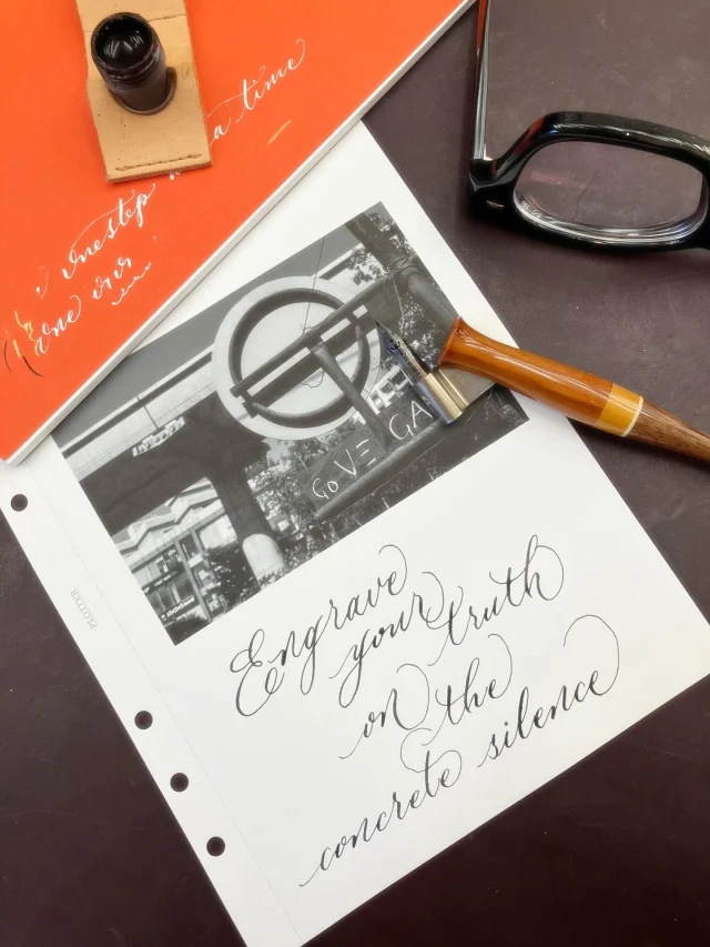 リフィルメモパッド“ドローイングペーパー”の可能性をぜひPLOTTER TOKYOで体験してください。そして、あなたなりの楽しみ方を見つけてください。

Experience the possibilities of the refill memo pad “Drawing Paper” at PLOTTER TOKYO. Then discover your own way to enjoy it.
.
.
.
.
.
.
.
.
#plotter #plotter_life 
#プロッター #レザーバインダー #plottertokyo