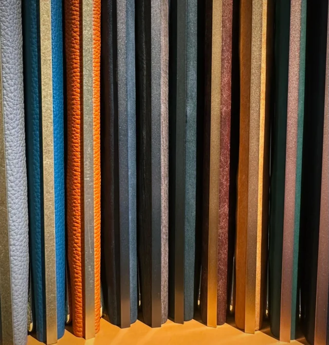 Finding PLOTTER TOKYO / Vol.03

いつもの風景も、視点を少し変えるだけで、全く新しい発見があります。私たちが大切にしている素材の質感、
空間を構成するディテール。その断片をズームアップしてお届けします。

さて、この一枚。

PLOTTER TOKYO店内の、どの場所か分かりますか？
分かった方は、ぜひコメント欄で教えてください。
今度お店にいらした際は、答え合わせも楽しんでみてくださいね。

Even familiar scenes reveal entirely new discoveries with just a slight shift in perspective.
The textures of materials we cherish,
the details that compose a space.
We zoom in on these fragments to share them with you.

Now, this one image.

Can you guess where in the PLOTTER TOKYO store this was taken?
If you know, please share your answer in the comments section.
Next time you visit the store, enjoy checking your answer too.
.
.
.
.
.
.
.
.
#FindingPLOTTERTOKYO
#PLOTTERTOKYO #PLOTTER
#プロッター #プロッター東京