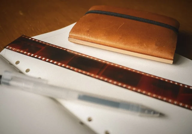 自分が子供の頃は、カメラにとってこのフィルムというやつが普通であり大活躍であった。36枚撮りにするか24枚撮りにするか、はたまた12枚撮りにするか。シャッターを押した瞬間、空想でしか仕上がりをイメージ出来ないけど、1週間後写真屋に仕上がった写真を取りに行くあのドキドキ感。とてもいい時間だった。PLOTTERはそんなときめくアナログ感覚をいつまでも大切にしたい。　

Back when I was a kid, film was the standard for cameras and played a huge role. Whether to get a 36-exposure roll, a 24-exposure roll, or even a 12-exposure roll. The moment you pressed the shutter, you could only imagine the finished photos in your mind, but I still remember that heart-pounding feeling a week later when you went to the photo shop to pick up the developed pictures. It was a wonderful time. PLOTTER wants to cherish that thrilling analog feeling forever.
.
.
.
.
.
.
.
.
.
.
#plotter #plotter_life #drawtoday #shapetomorrow