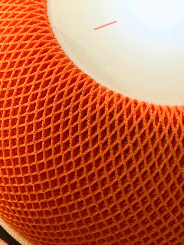 Finding PLOTTER TOKYO / Vol.04

いつもの風景も、視点を少し変えるだけで、全く新しい発見があります。私たちが大切にしている素材の質感、
空間を構成するディテール。その断片をズームアップしてお届けします。

さて、この一枚。

PLOTTER TOKYO店内の、どの場所か分かりますか？
分かった方は、ぜひコメント欄で教えてください。
今度お店にいらした際は、答え合わせも楽しんでみてくださいね。

Even familiar scenes reveal entirely new discoveries with just a slight shift in perspective.
The textures of materials we cherish,
the details that compose a space.
We zoom in on these fragments to share them with you.

Now, this one image.

Can you guess where in the PLOTTER TOKYO store this was taken?
If you know, please share your answer in the comments section.
Next time you visit the store, enjoy checking your answer too.
.
.
.
.
.
.
.
.
#FindingPLOTTERTOKYO
#PLOTTERTOKYO #PLOTTER
#プロッター #プロッター東京