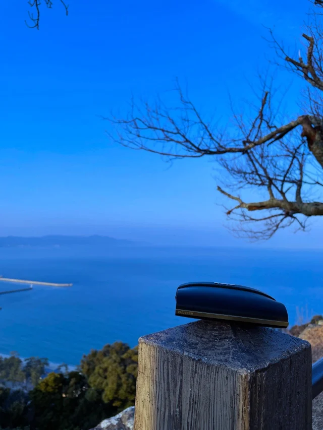 旅するM5。ある意味、携帯より無かったら不安なアイテムと化している。雑記帳だけど、その時の想いも含めて、メモリーを全部受け止めてくれる小さな相棒。これからもお世話になります。

My traveling M5. In a way, I’d be more lost without this than my phone now. It’s just a leather binder , but it’s a tiny partner that captures everything—every memory and every emotion of the moment. Looking forward to many more pages with you.
.
.
.
.
.
.
.
.
#plotter #plotter_life #drawtoday #shapetomorrow #planner