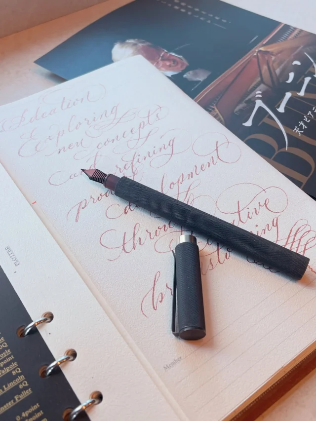 今日はこの一本を相棒のレザバイとともに。

Screen time and leather textures. My perfect Sunday.

.
.
.
.
.
.
.
.
#plotter #plotter_life #drawtoday #shapetomorrow #planner