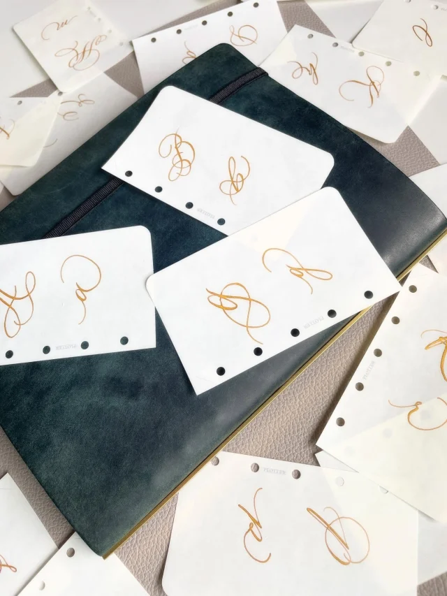 "But surpassing all stupendous inventions, what sublimity of mind was his who conceived how to communicate his most secret thoughts to any other person... with the different arrangements of twenty characters upon a page!"
「あらゆる驚くべき発明の中でも、20数個の文字をページに並べるだけで、遠く離れた、あるいはまだ見ぬ他者へ自分の心の奥底を伝える方法を考え出した者の精神の崇高さには、到底及ぶものではない。」

Galileo Galileiガリレオ・ガリレイの言葉。

PLOTTERが“文字”というクリエイティブな道具を大切にするのはこういうことなんだよなと思う。皆さんが考える言葉を静かに受けとめたい、そんなささやかだけれども新たな発想に結びつくようなシンプルツールをこれからも創り続けます。

This is why we cherish 'writing' as the ultimate creative tool. Our mission is to continue crafting simple tools that quietly hold your thoughts—modest vessels that serve as a catalyst for new and unexpected inspirations.

.
.
.
.
.
.
.
.
#plotter #plotter_life #drawtoday #shapetomorrow #planner