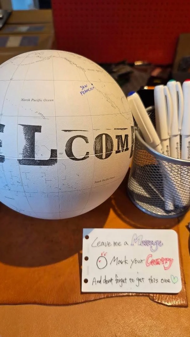 お店がオープンしてから一年間、数多くの国や地域の方がご来店くださいました。
一周年を迎え、地球儀も新しくしました！
ご来店の記念に、ぜひ書き込んでください。

In the year since we opened, we have welcomed visitors from many different countries and regions.
To mark our first anniversary, we’ve got a brand-new globe!
Please feel free to write a message on it to commemorate your visit.